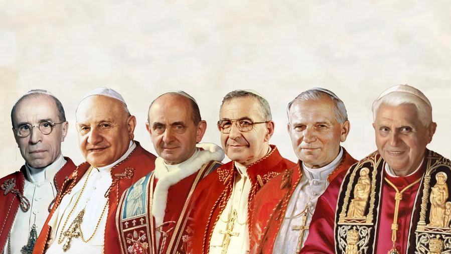 Da sinistra, Pio XII, Giovanni XXIII, Paolo VI, Giovanni Paolo I e II, Benedetto XVI