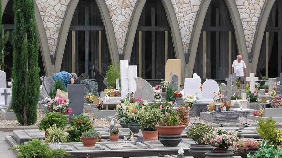 Uno scorcio del cimitero della Misericordia di Prato