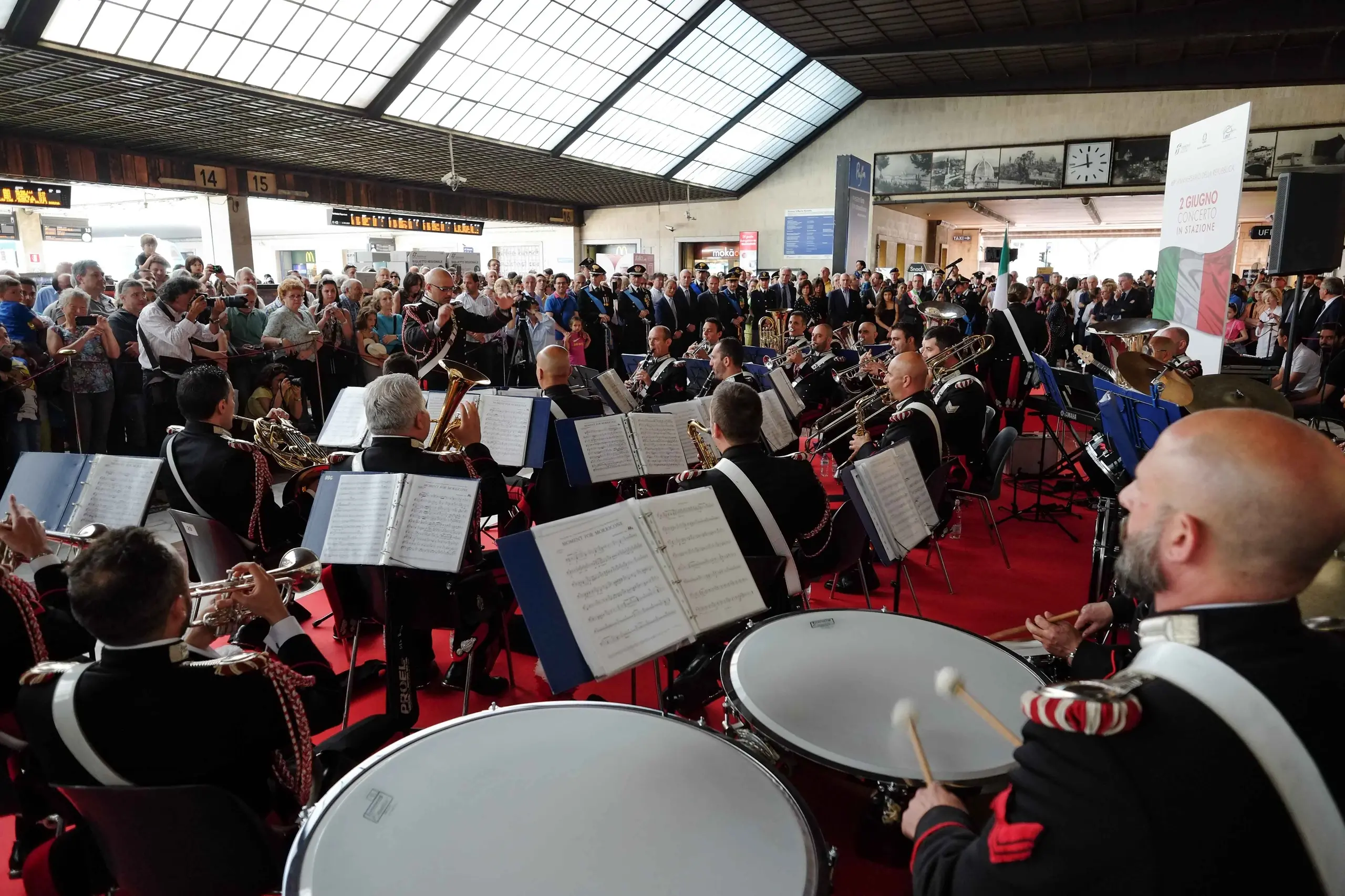 Festa della Repubblica: le onorificenze in piazza dell'Unità, poi il concerto della fanfara in stazione