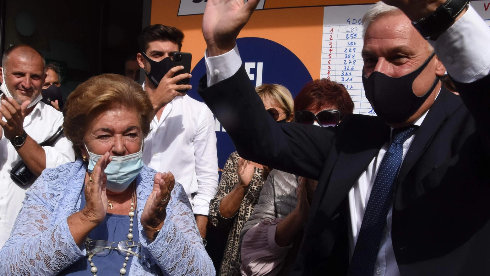 Consigliere cacciato dalle primarie I fans di Del Ghingaro stanno fuori Consigliere cacciato dalle primarie I fans di Del Ghingaro stanno fuori