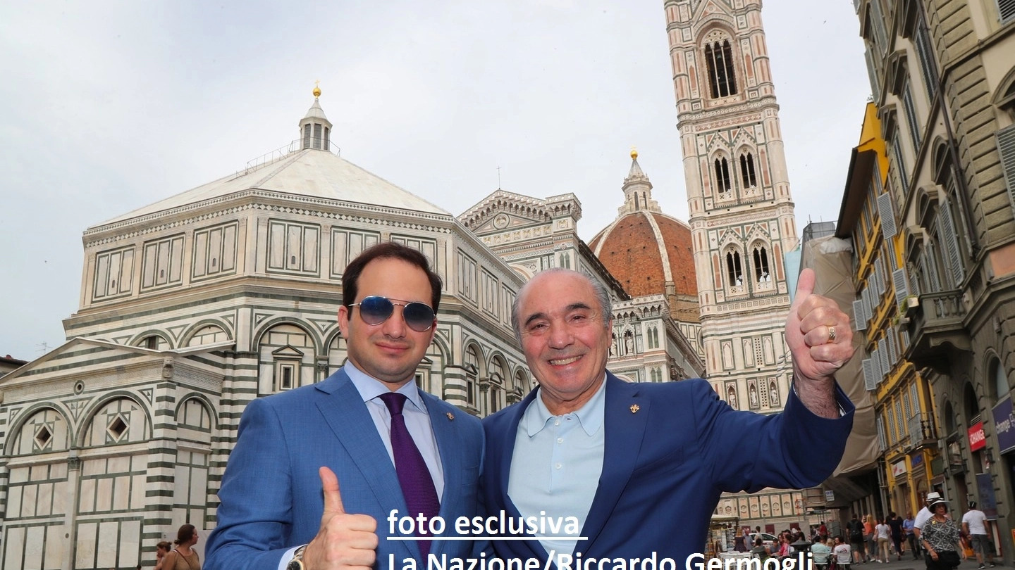 Rocco Commisso in piazza del Duomo con il figlio Joseph (foto esclusiva Riccardo Germogli)