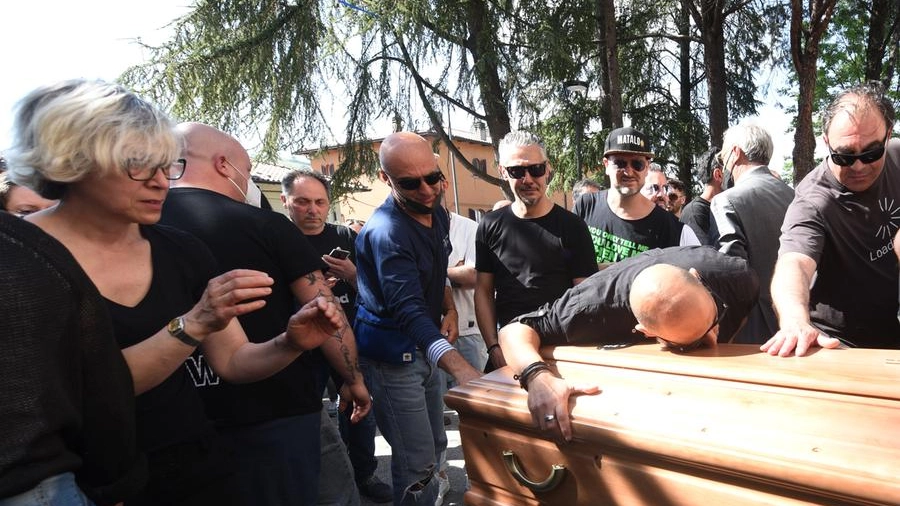 Valfabbrica,  il funerale del dj Sauro Cosimetti
