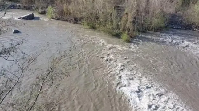 Il Serchio diventa un fiume di fango Timori di pescatori e ambientalisti Il Serchio diventa un fiume di fango Timori di pescatori e ambientalisti
