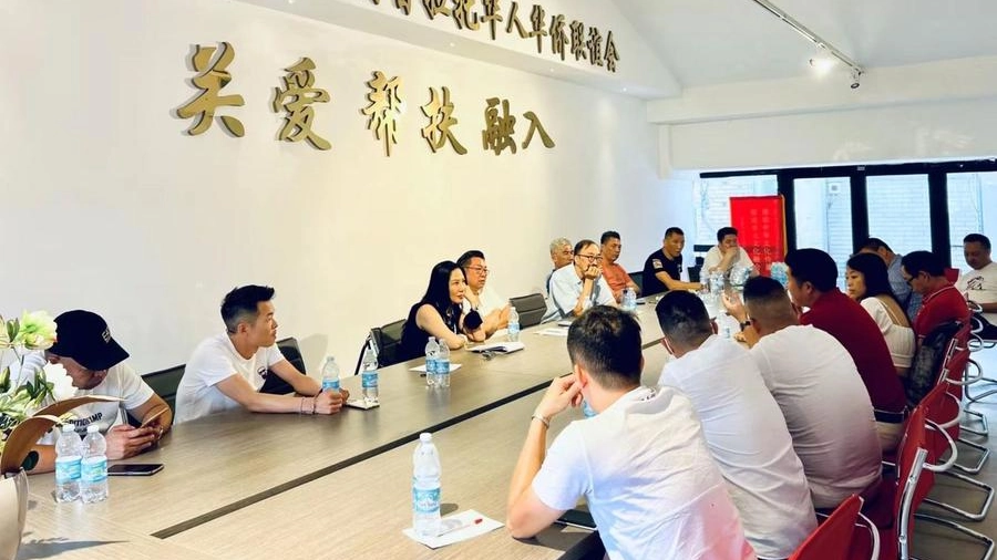 L'incontro tra i rappresentanti delle associazioni cinesi e i consiglieri comunali