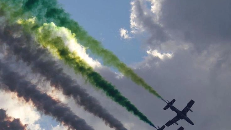 Frecce tricolori. Lettera del sindaco: "Rinviare lo spettacolo a primavera 2024" Frecce tricolori. Lettera del sindaco: "Rinviare lo spettacolo a primavera 2024"