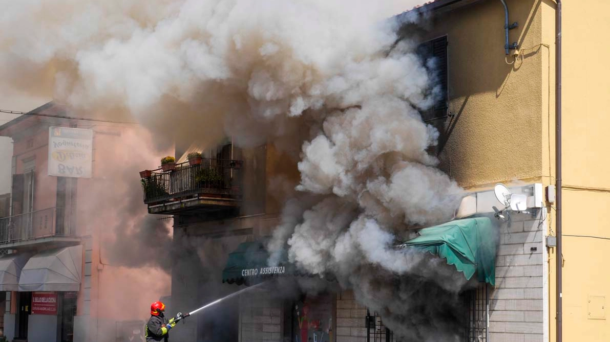 L'incendio a Fornaci di Barga (foto Borghesi)
