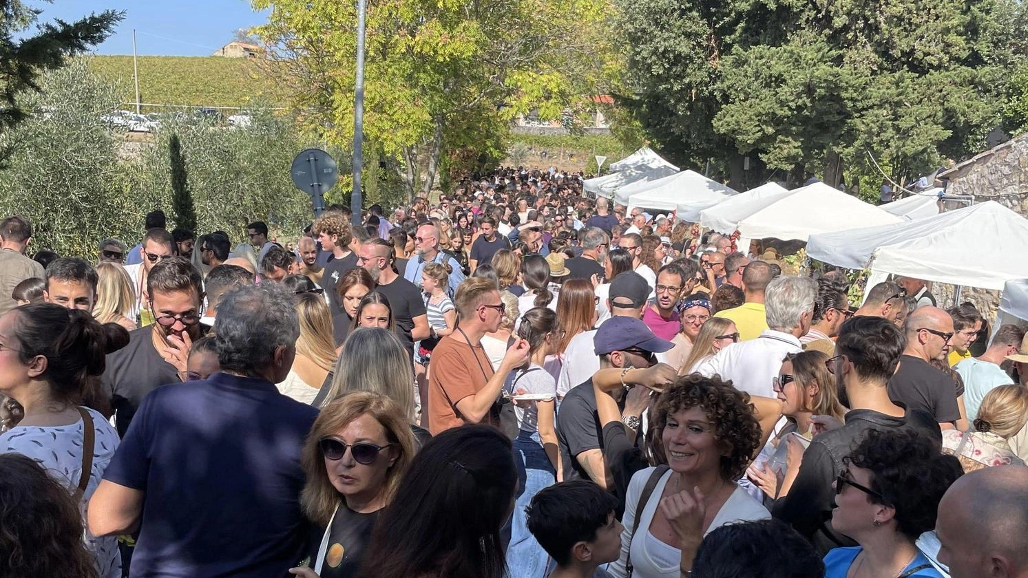 Dit’Unto, stelle di popolo. Villa a Sesta capitale del mangiar con le mani. Un festival per diecimila