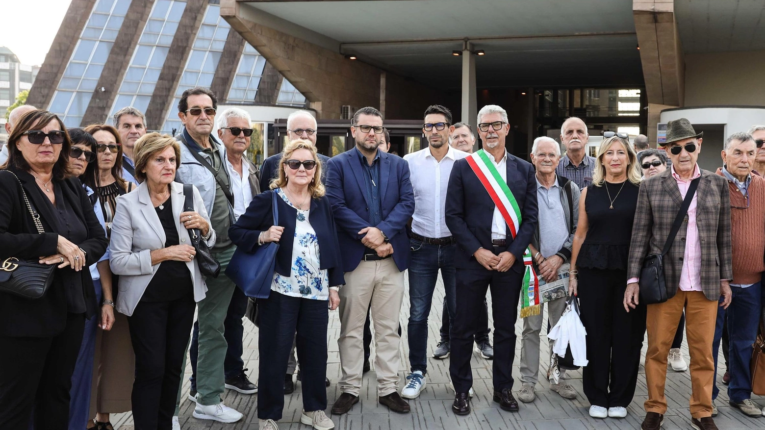 Stragi, la marcia della memoria. Cinquanta seguono il sindaco in aula Stragi, la marcia della memoria. Cinquanta seguono il sindaco in aula
