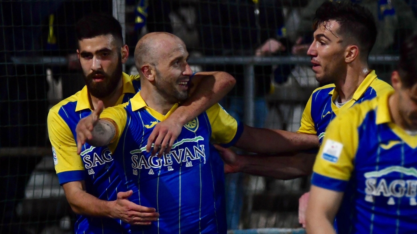 Carrarese-Piacenza 2-0, l'esultanza apuana (Delia)