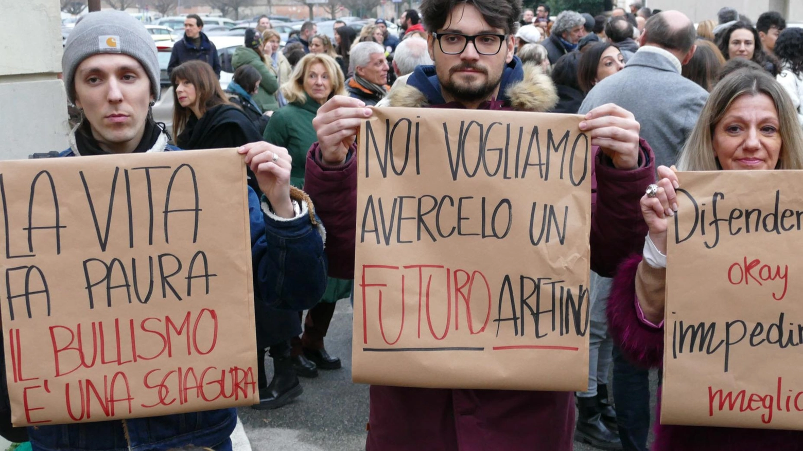 Cadorna, picchiata dalle amiche. La procura chiede il processo per due studentesse di 14 anni Cadorna, picchiata dalle amiche. La procura chiede il processo per due studentesse di 14 anni