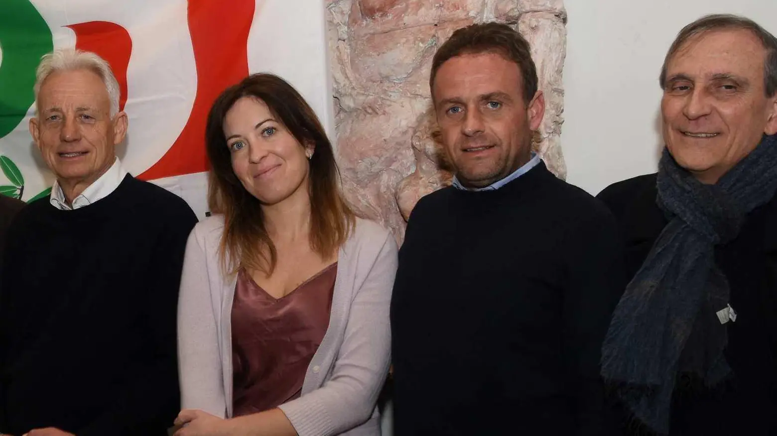 Pd: baci e abbracci in via Regia "Boom dei giovani tesserati online" Pd: baci e abbracci in via Regia "Boom dei giovani tesserati online"