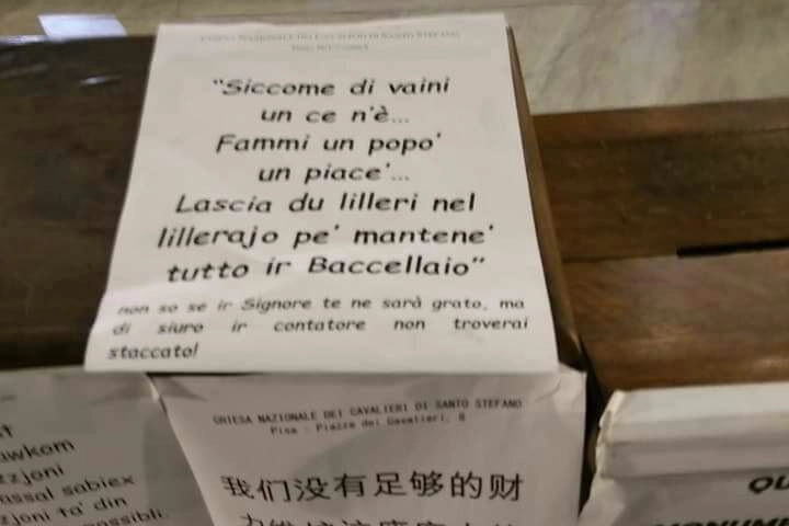 Un cartello in vernacolo pisano comparso in chiesa