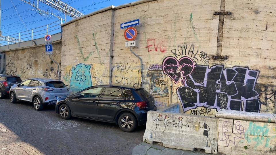 Operazione sottopasso. Missione impossibile dei Custodi del Bello in viale Fratelli Rosselli Operazione sottopasso. Missione impossibile dei Custodi del Bello in viale Fratelli Rosselli