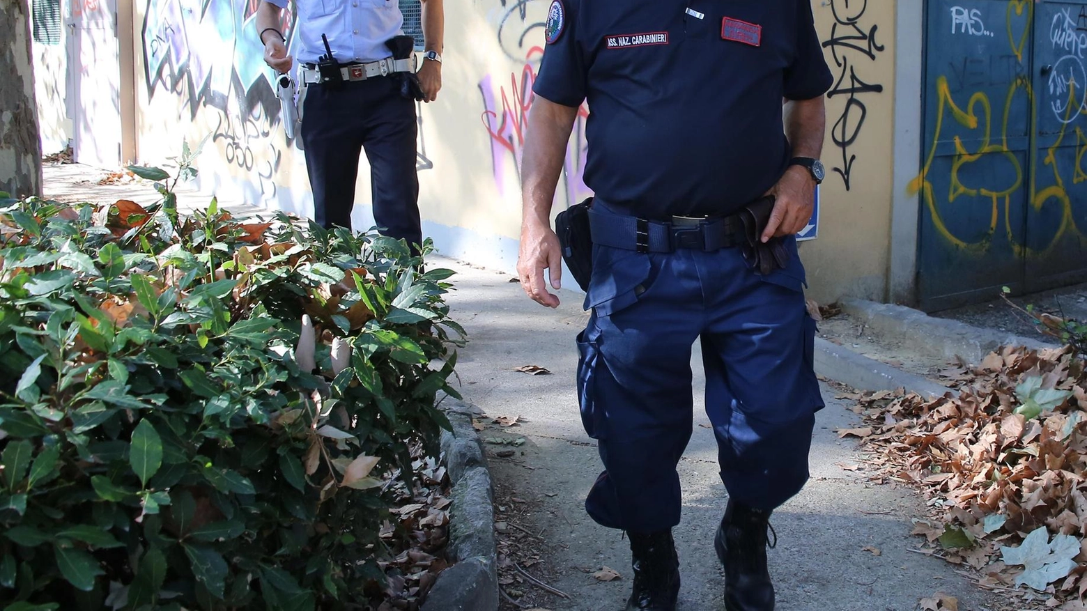 I pericoli della città  In campo i volontari  per pattugliare i quartieri  Altra rapina nella notte