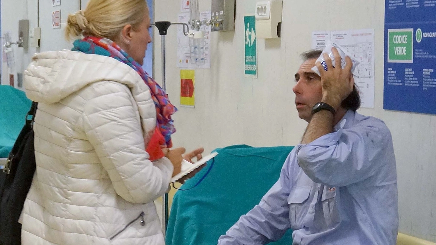 Abbiamo raggiunto Matteo Bergliaffa in ospedale pochi minuti dopo l’aggressione da lui subita sul bus della linea Follo-Ceparana e lui, ancora sconvolto, ci ha raccontato quello che era accaduto