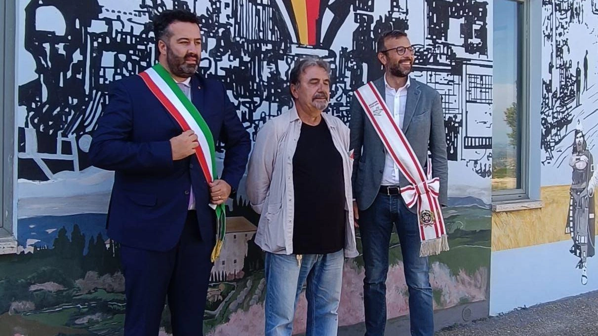 Inaugurato il murale di Spisa: "Testimonianza della nostra identità. L’opera ci proietta verso il futuro" Inaugurato il murale di Spisa: "Testimonianza della nostra identità. L’opera ci proietta verso il futuro"