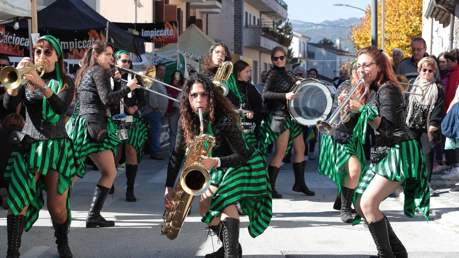 Sabato alle 16,30 il centro storico di San Giovanni Valdarno accoglierà le ragazze della prima e unica street band italiana tutta al femminile