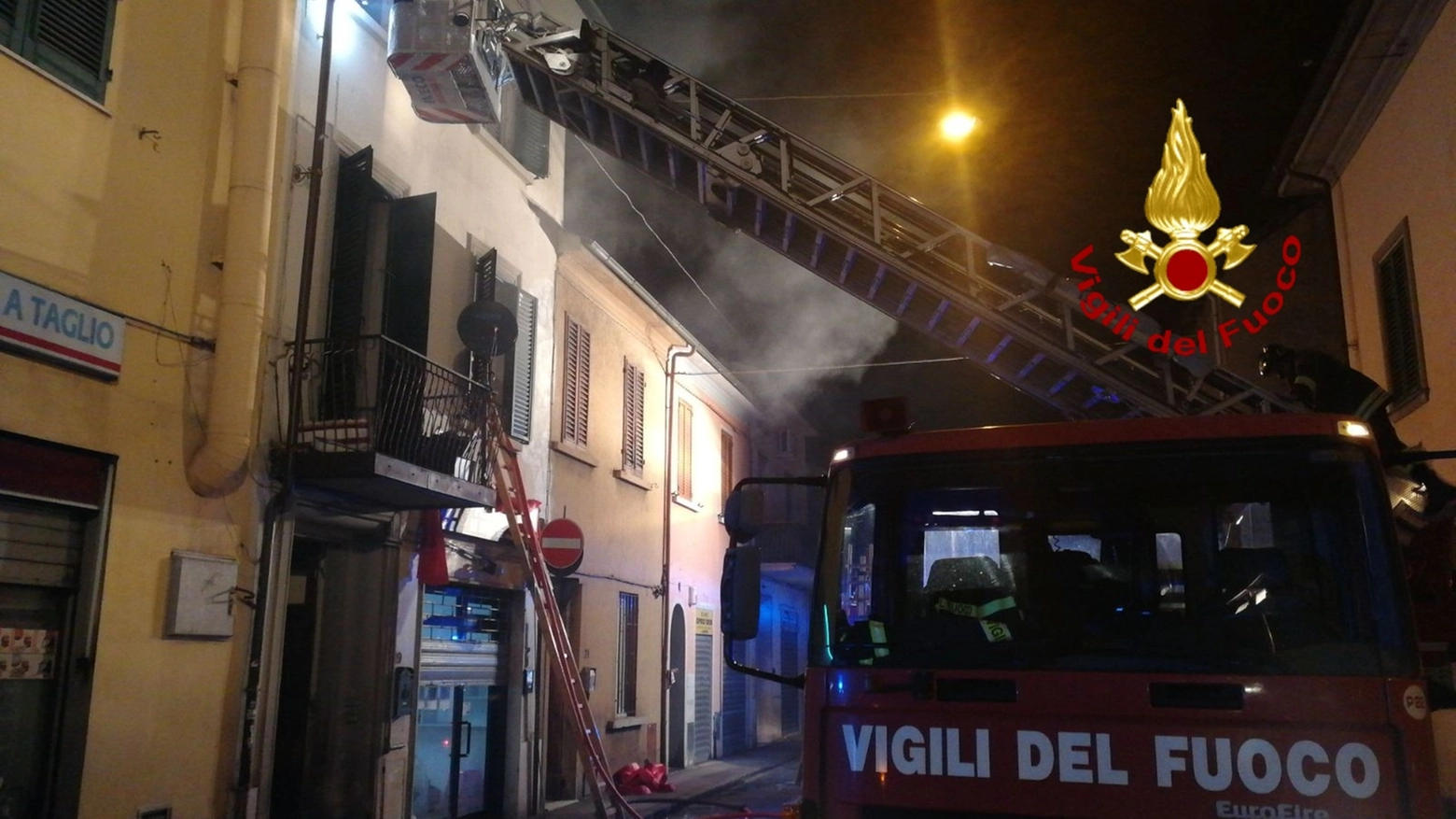 Incendio in un'abitazione a Prato