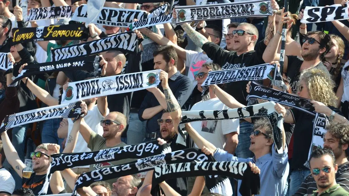 Tifosi a Lecce con ogni mezzo Partiranno in 350 con l’aereo un pullman, il treno e le auto Tifosi a Lecce con ogni mezzo Partiranno in 350 con l’aereo un pullman, il treno e le auto