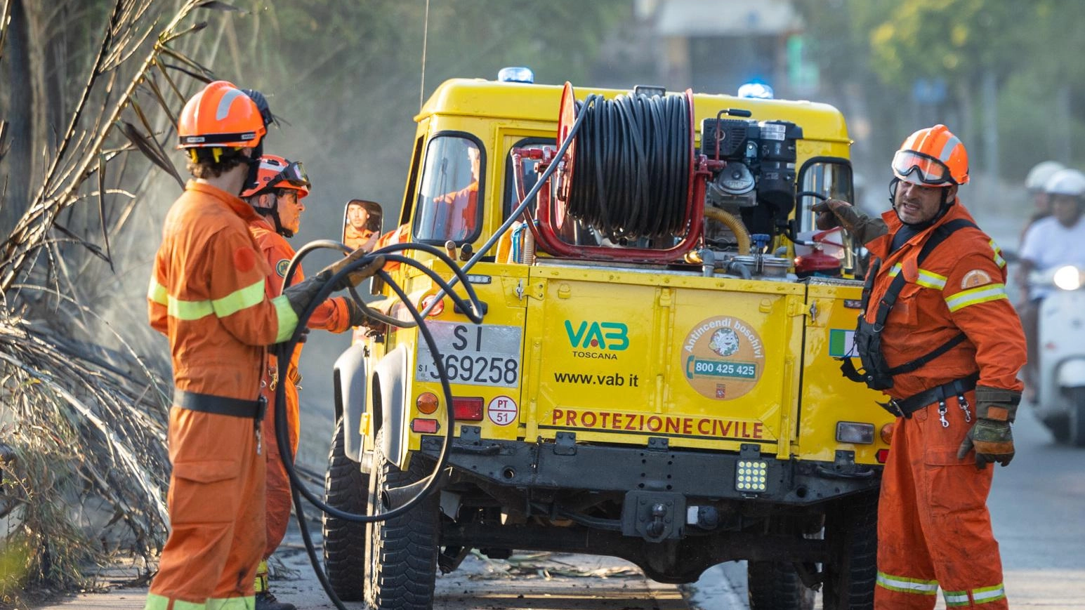 Incendio di sterpaglie a Montecatini: paura per oliveto incolto
Incendio di sterpaglie a Montecatini: paura per oliveto incolto