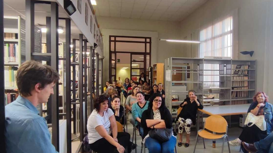 Biblioteca aperta la sera. Pronti quaranta volontari