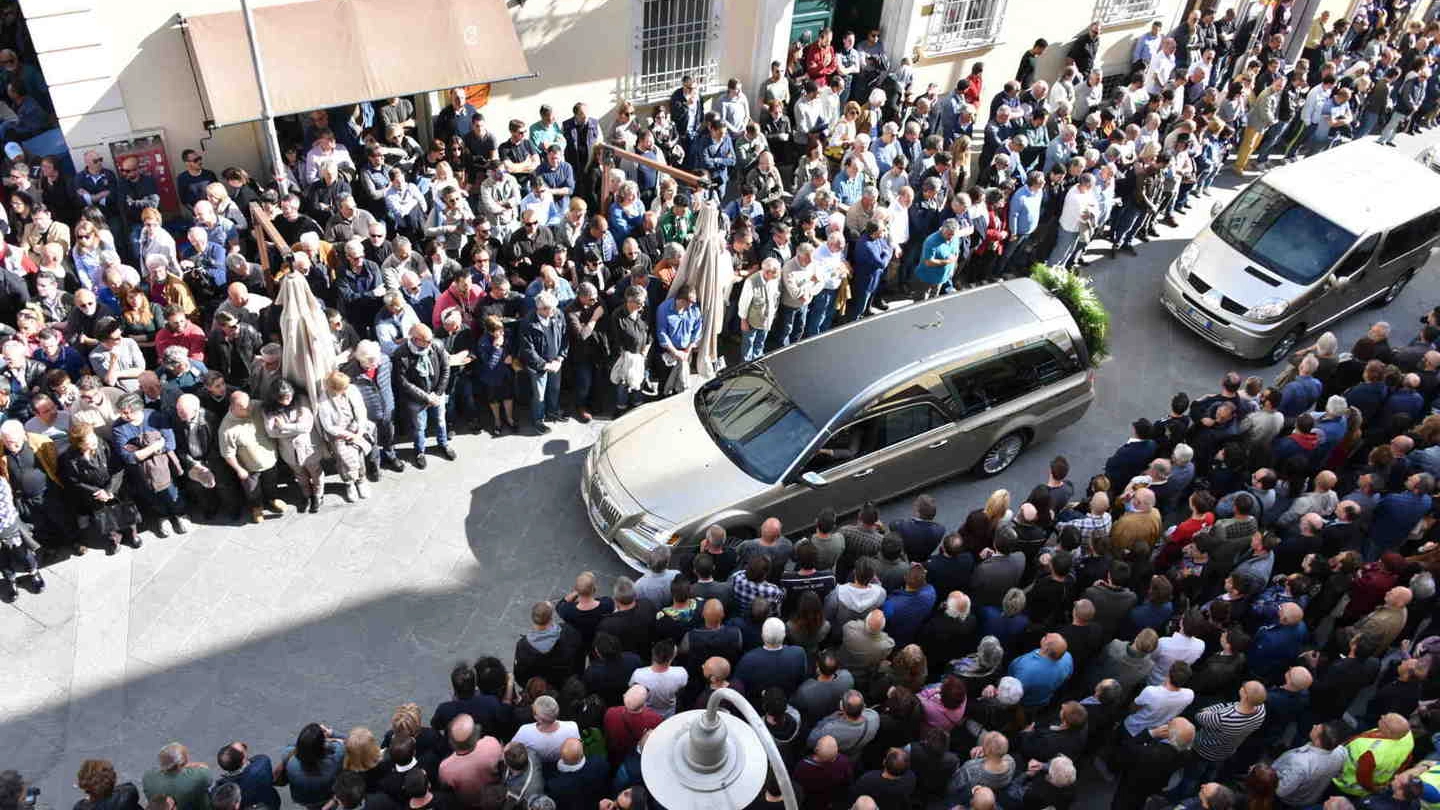 Massa, i funerali dei due cavatori morti a Carrara