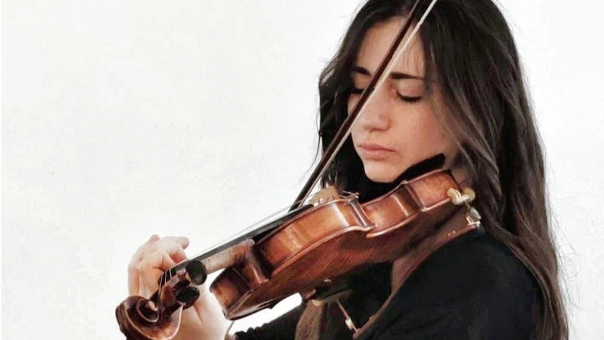 Stasera alle 21 nella sala Ferrario di Villa Bertelli, l'Orchestra Giovanile Toscana presenta "Contrasti romantici", un concerto cameristico con capolavori dell'800 per pianoforte e archi. Ingresso a donazione libera consigliata da 5 euro.