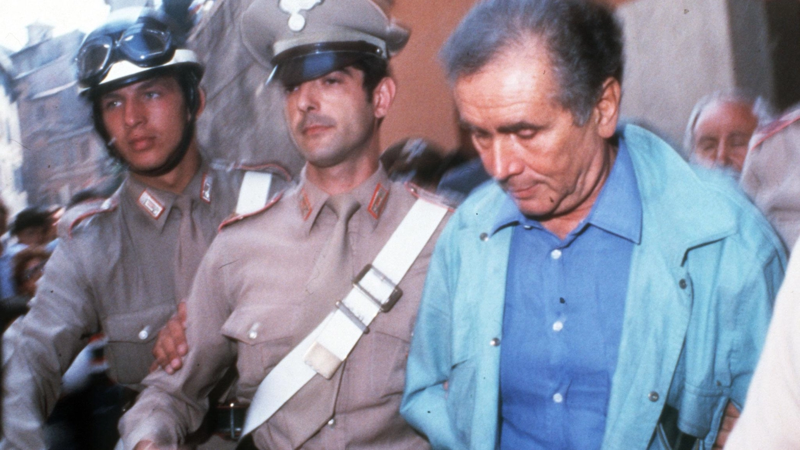 Enzo Tortora al momento dell'arresto, il 17 giugno 1983