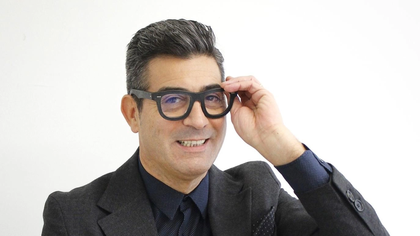 Stefano Chiassai inaugura a Firenze la mostra "Drawing Everyday. Diario visivo", con disegni e arazzi inediti realizzati tra il 2022 e il 2023, fino al 12 novembre presso le Murate Art District.