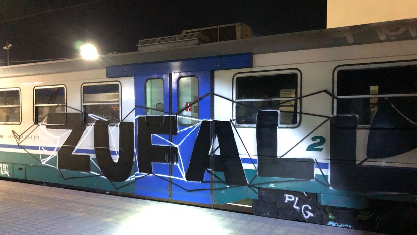 Viareggio, treni imbratttati da graffitaro tedesco di 30 anni 
