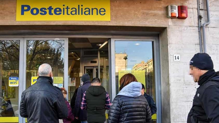 Caos e disservizi pubblici Due uffici postali chiusi Si muove anche la sindaca Caos e disservizi pubblici Due uffici postali chiusi Si muove anche la sindaca