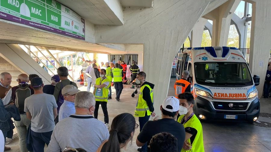 L'ambulanza intervenuta all'interno dello stadio Franchi