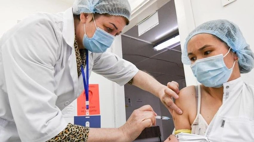 A Prato si vaccinano anche gli stranieri senza documenti e senza permesso di soggiorno