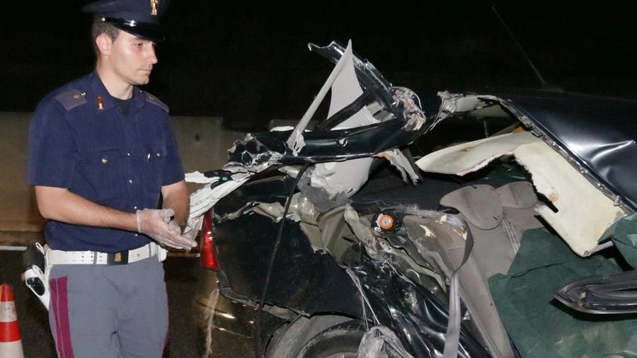 L’auto distrutta nell’incidente in Fi-Pi-Li in cui persero la vita le due sorelline