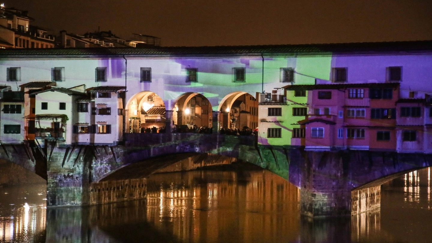 Il Ponte Vecchio illuminato dal video-mapping (New Press Photo)
