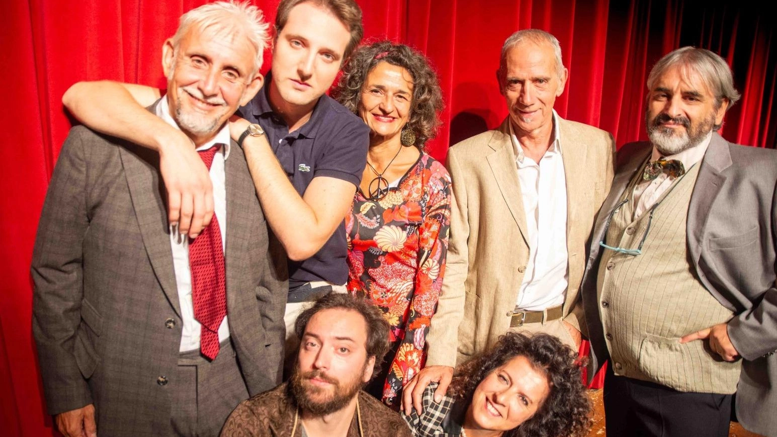 La cena dei "cretini" è servita tra colpi di scena e divertenti gag La cena dei "cretini" è servita tra colpi di scena e divertenti gag