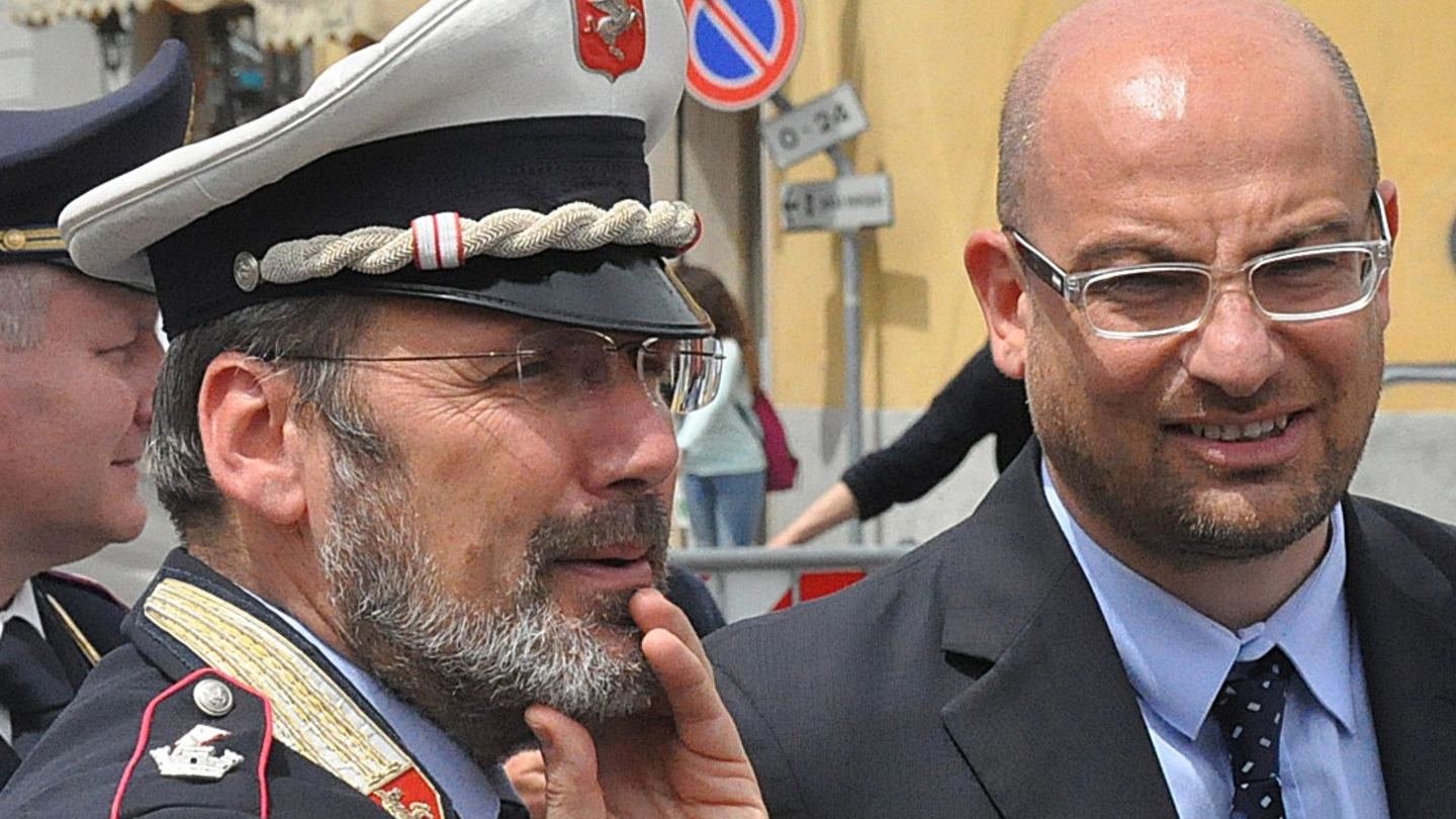 Il comandante della polizia municipale Michele Stefanelli con il sindaco Simone Millozzi