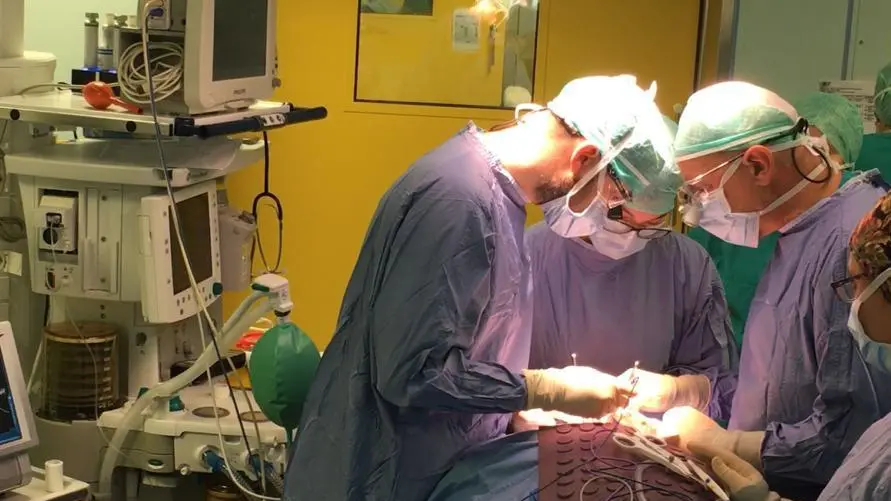 Il robot accanto ai medici La chirurgia corre in avanti Il robot accanto ai medici La chirurgia corre in avanti
