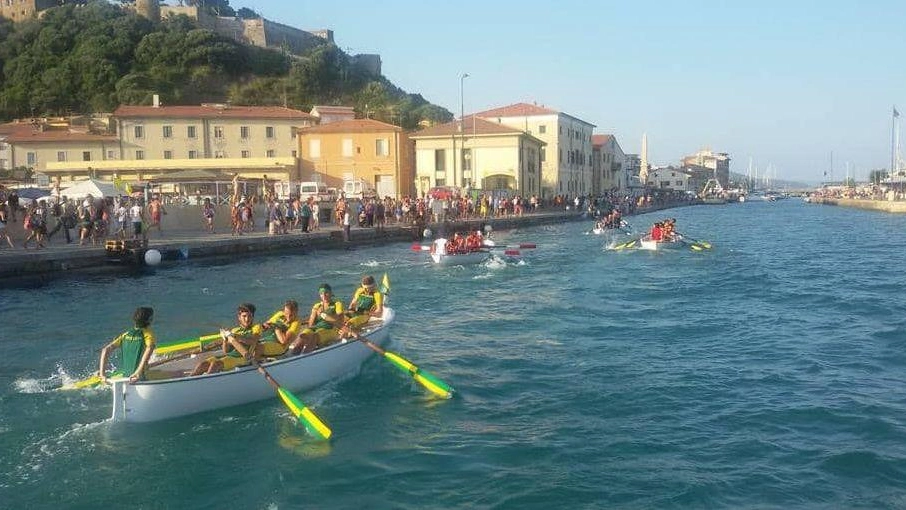 Due giorni con il Palio remiero Oggi i giovani e domani le donne Due giorni con il Palio remiero Oggi i giovani e domani le donne
