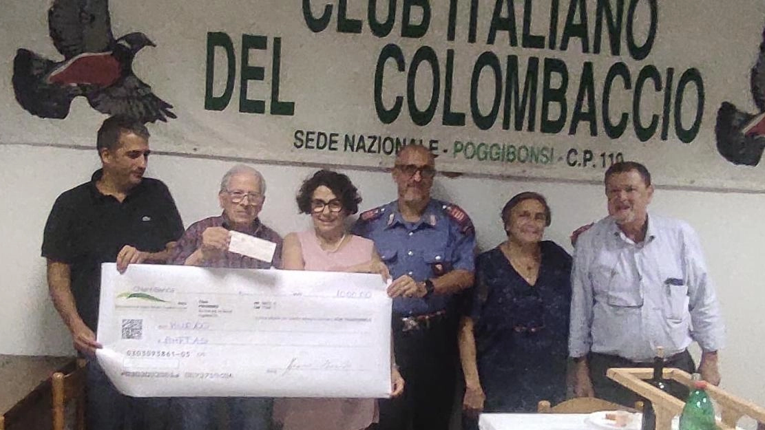 Mille euro per Anffas Alta Valdelsa. Il dono del Club del Colombaccio Mille euro per Anffas Alta Valdelsa. Il dono del Club del Colombaccio
