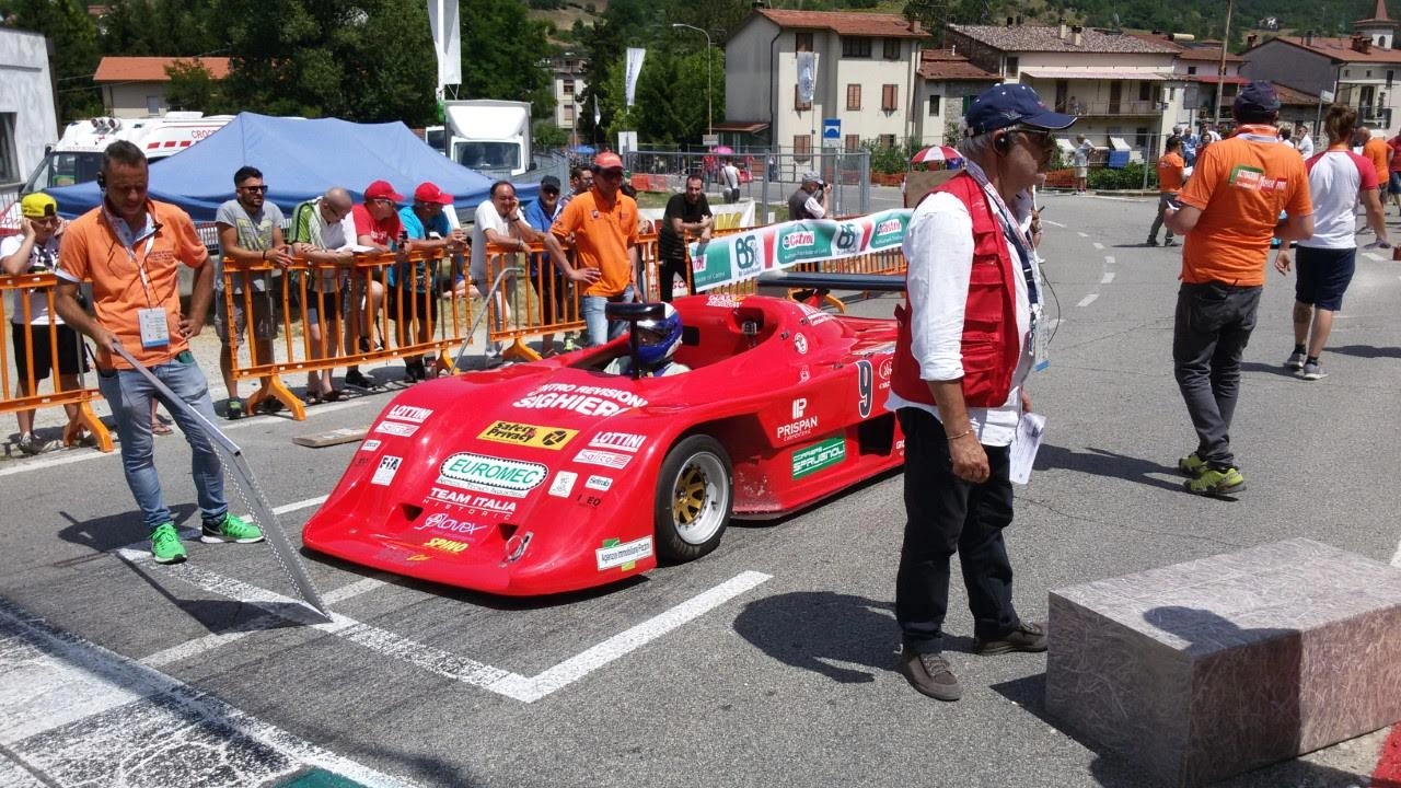 la vettura del vincitore Peroni