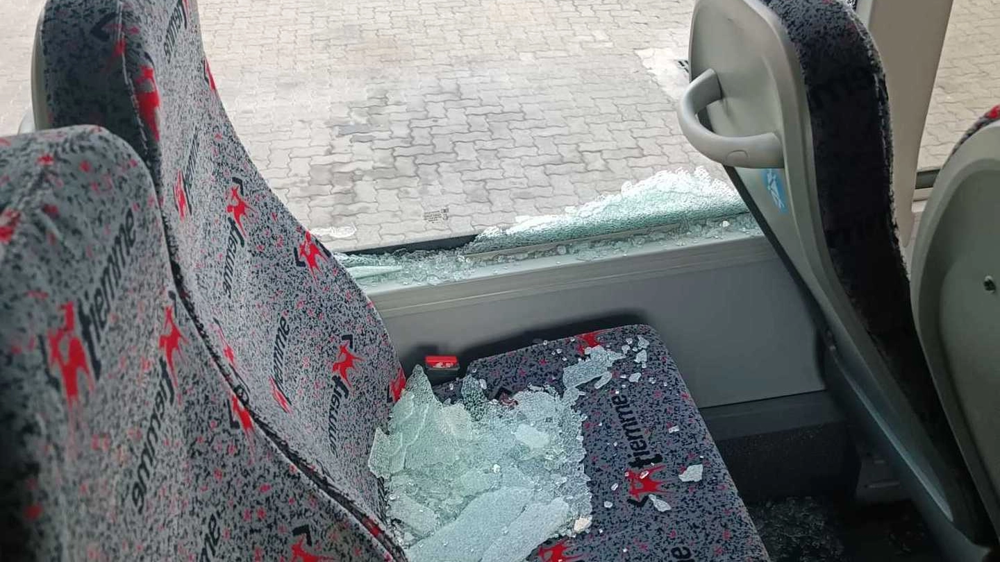 Danni al bus, l’ammissione di un padre: "È stato mio figlio minore"