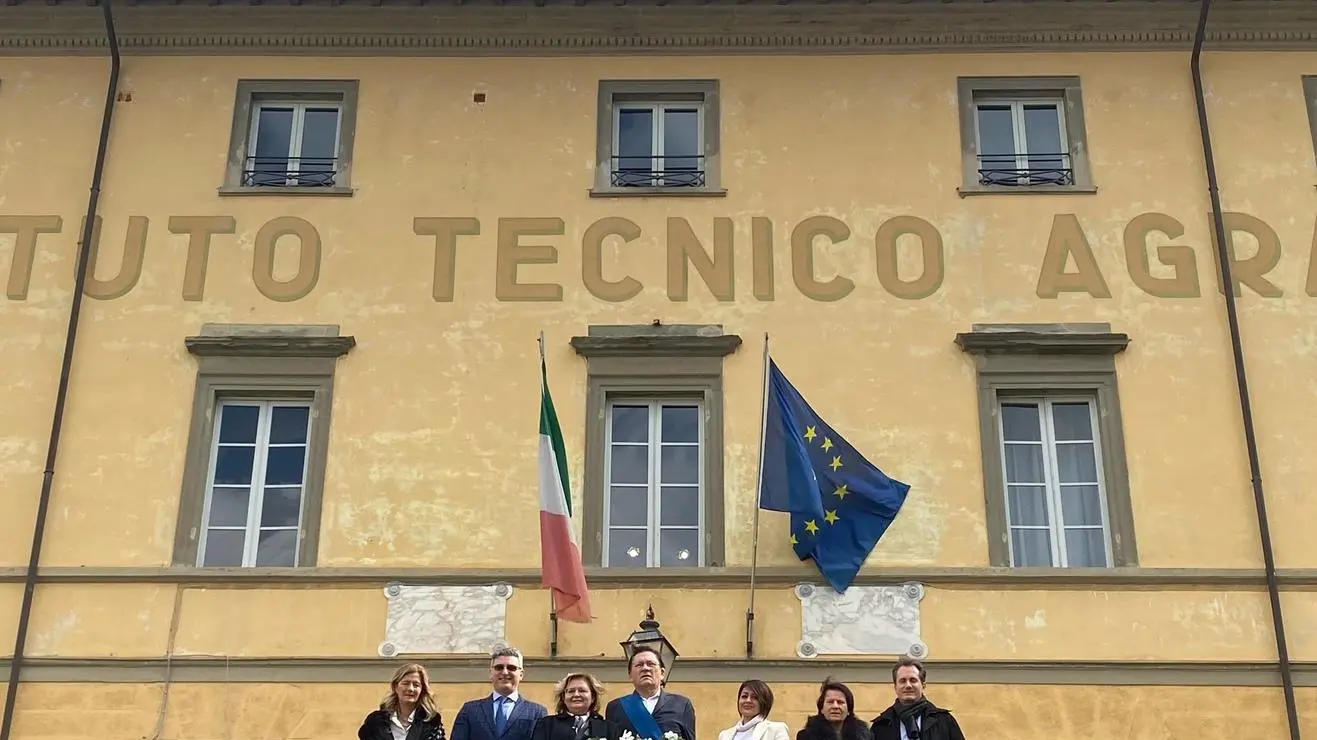 La nuova scuola tecnica agraria Tavola rotonda al ’Dionisio Anzilotti’ con esperti, politici e amministratori La nuova scuola tecnica agraria Tavola rotonda al ’Dionisio Anzilotti’ con esperti, politici e amministratori