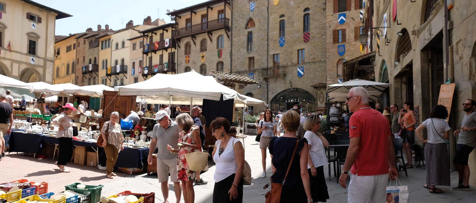 Arrivi dalla Spagna per visitare la Fiera, l’omaggio di Fedeli in una mostra. Chierici: “Per l’edizione di dicembre percorso allargato a via Sassoverde e San Domenico”