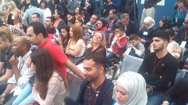 L’ARRIVO IN AEROPORTO I profughi siriani allo sbarco in Italia all’aeroporto Leonardo Da Vinci