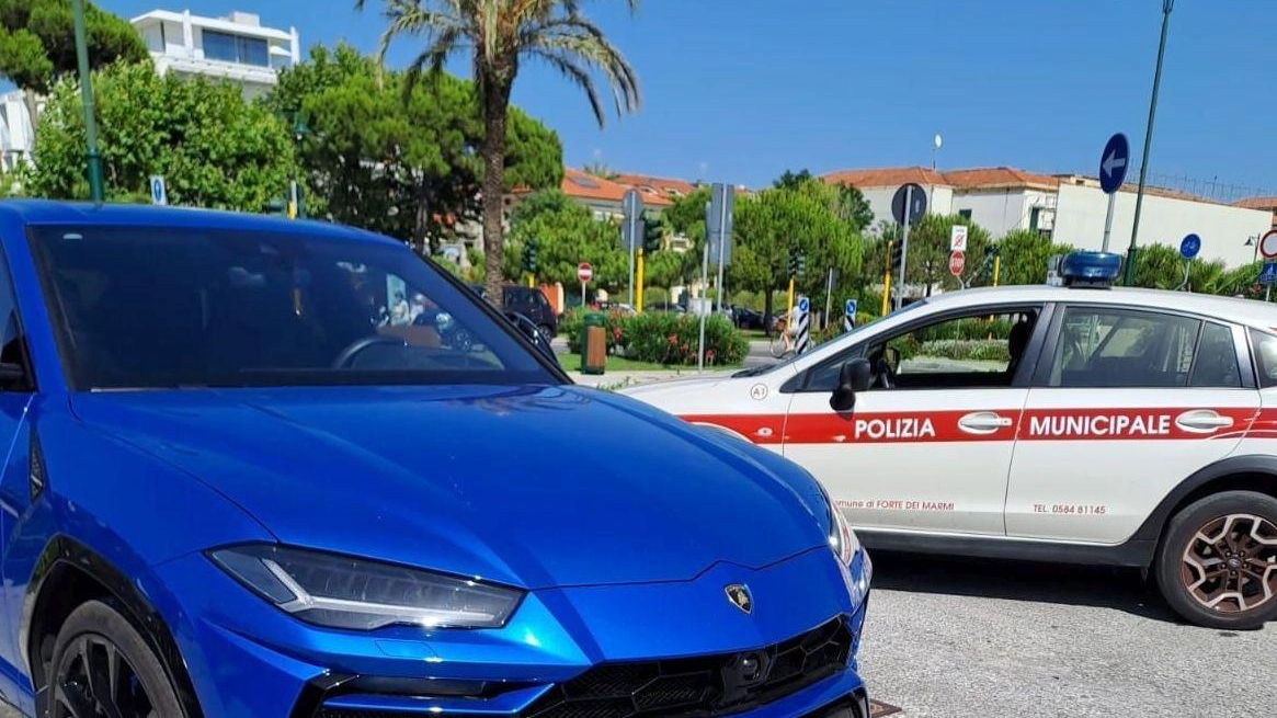 Sequestrata Lamborghini Denunciato ex dirigente Sequestrata Lamborghini Denunciato ex dirigente