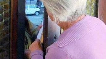 I ladri entrano in casa A 76 anni li mette in fuga e chiama la polizia I ladri entrano in casa A 76 anni li mette in fuga e chiama la polizia
