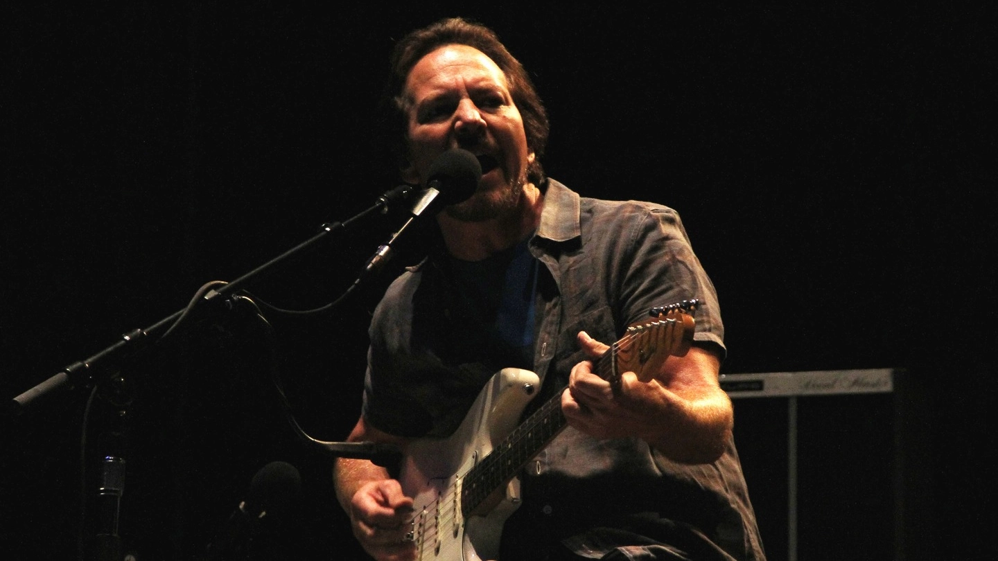 Eddie Vedder al Visarno per il festival Firenze Rocks (foto Tania Bucci/New Pressphoto)