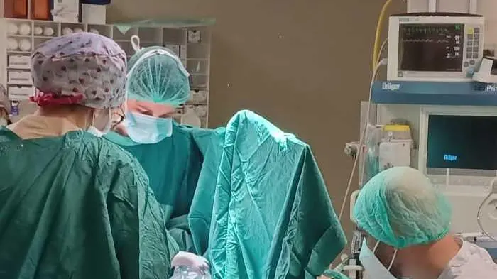 Nuova frontiera del ‘pelle a pelle’  Mamma e papà insieme in sala parto  Anche in presenza di un cesareo