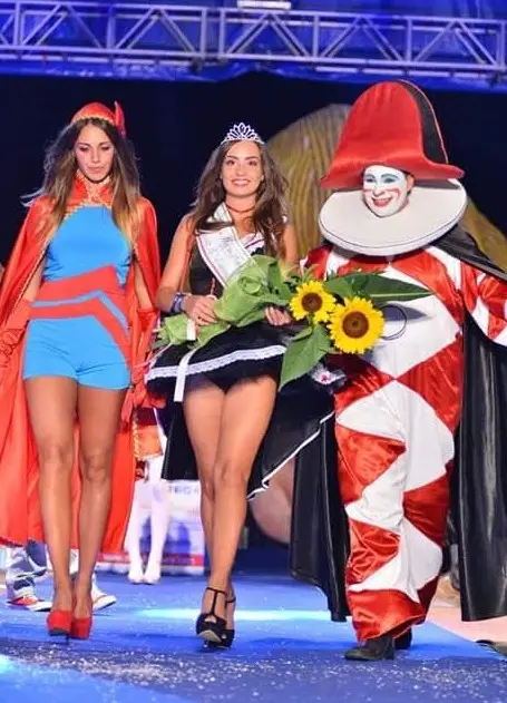 Carnevale, si sceglie la madrina. Alla Bussola sfilata di pretendenti miss
